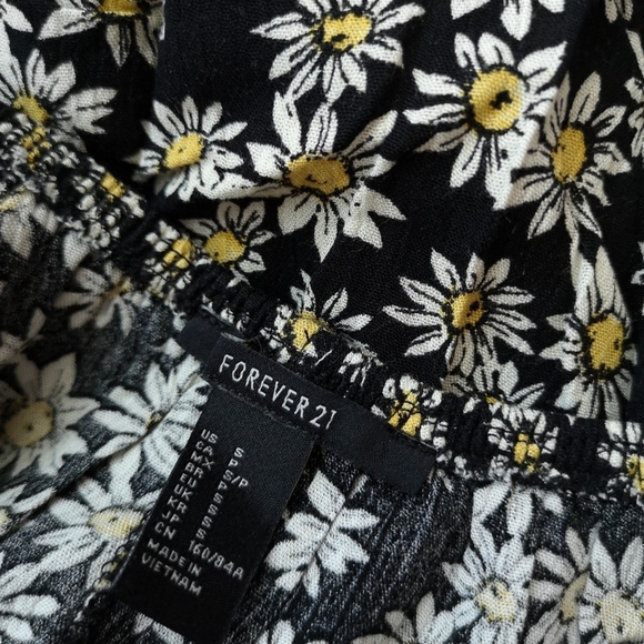 DAISIES OFF THE SHOULDER TOP - Picture 2 of 3